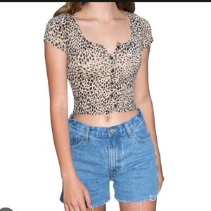 Brandy Melville Cropped Cheetah Button Up Top, Size XS/S